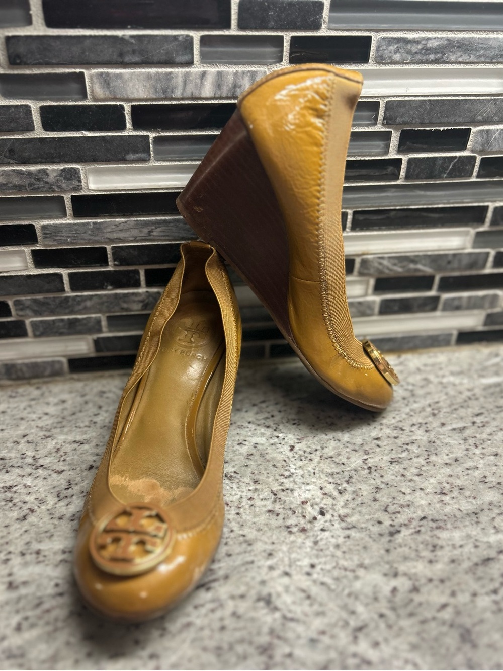 Tory Burch Mustard Leather Logo Wedge Pumps size 5